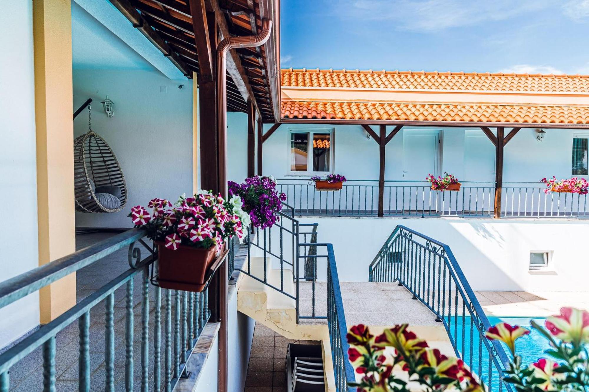 Estalagem Bela Vista Bed & Breakfast มงดิง ดิ บาชตู ภายนอก รูปภาพ